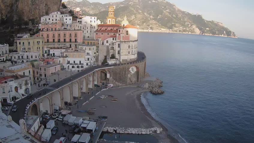 アトラニ・ディヴィーナ・コスティエラ