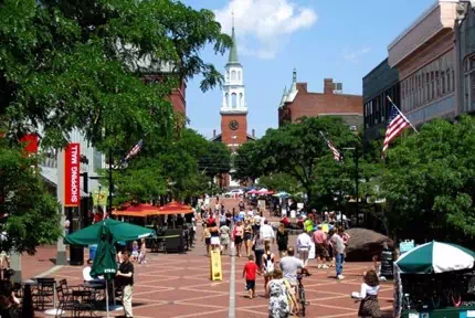 Церковный уличный рынок