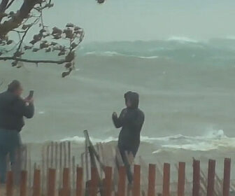 Ondas enormes destaques no lago Michigan