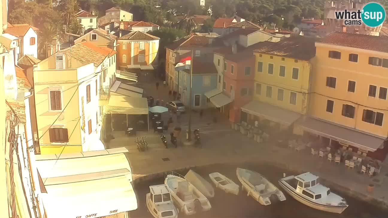 Вели Лошинь: Главная площадь